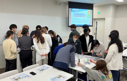 神戸学院大学にて「水で光るLEDライト作りの実習と材料作りの説明」を行いました。